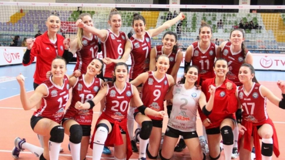 И турски тим под карантина заради заразени волейболистки