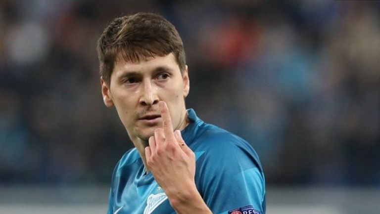 Халф на Зенит преговаря с Валенсия
