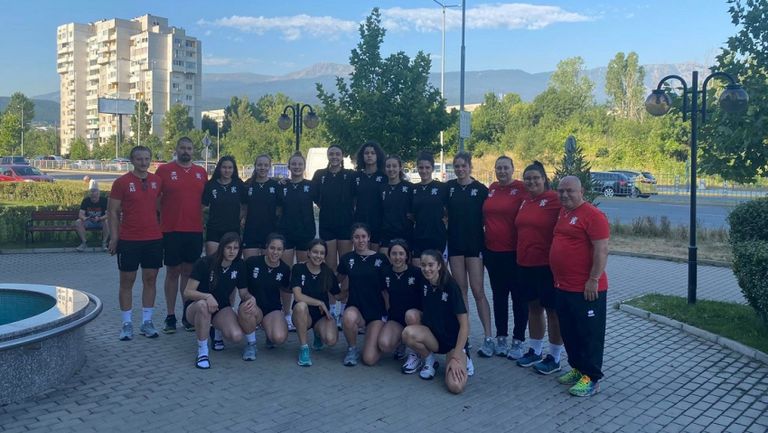 Националният отбор на България за девойки под 19 години замина