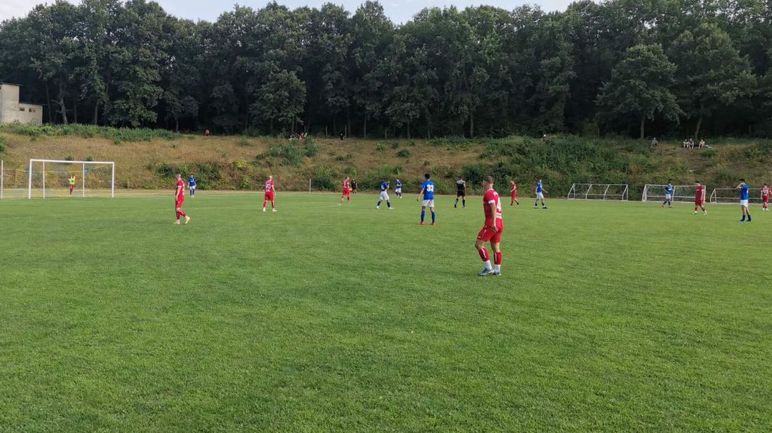 Без победител в лидерското дерби на Североизток