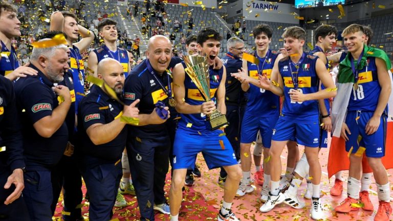 През изминалия месец младежките национални отбори на Италия по волейбол