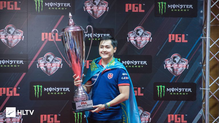 Шампионът от PGL Krakow 2017 с екипа на Gambit Абай