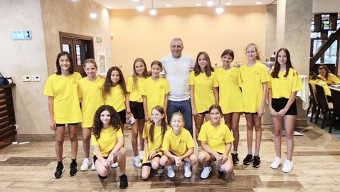 Легендата Христо Стоичков изненада децата от Марица камп 2023