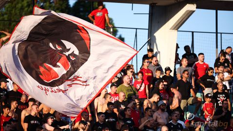  Феновете на ЦСКА посрещнаха ремито с 