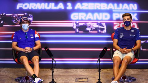 Алонсо подкрепи Ръсел преди трансфера в Мерцедес