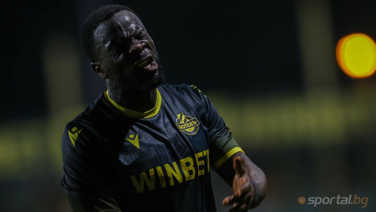 Футболистът на Ботев Пловдив Елвис Ману попада в трансферните планове