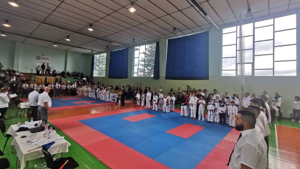 Над 100 деца участваха на турнира по карате за "Купата на кмета" в Червен бряг