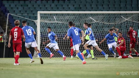 Спартак (Варна) парафира с трима чужденци