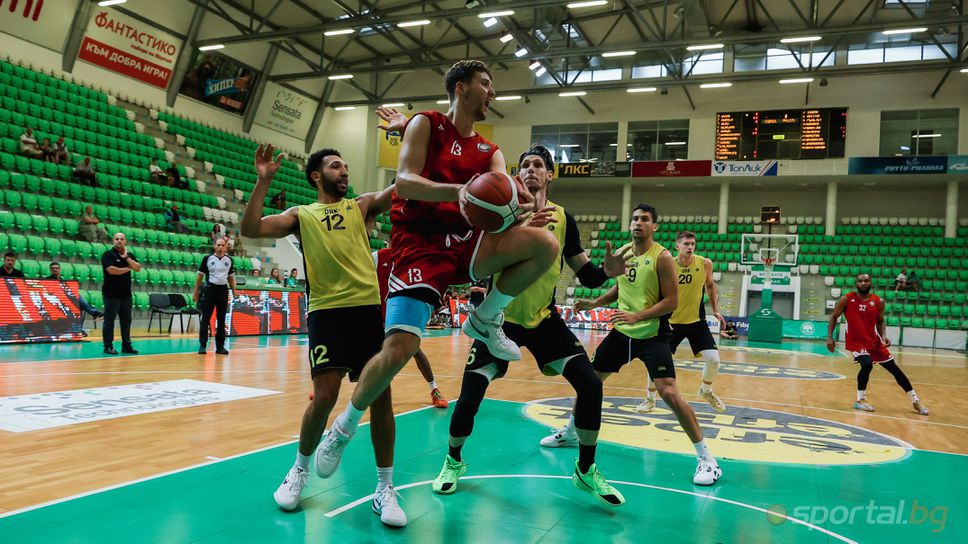 Отборът на Фалко победи със 74 67 Виена в мач за