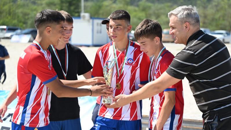 Варна даде старт на турнирите по плажен футбол за юноши