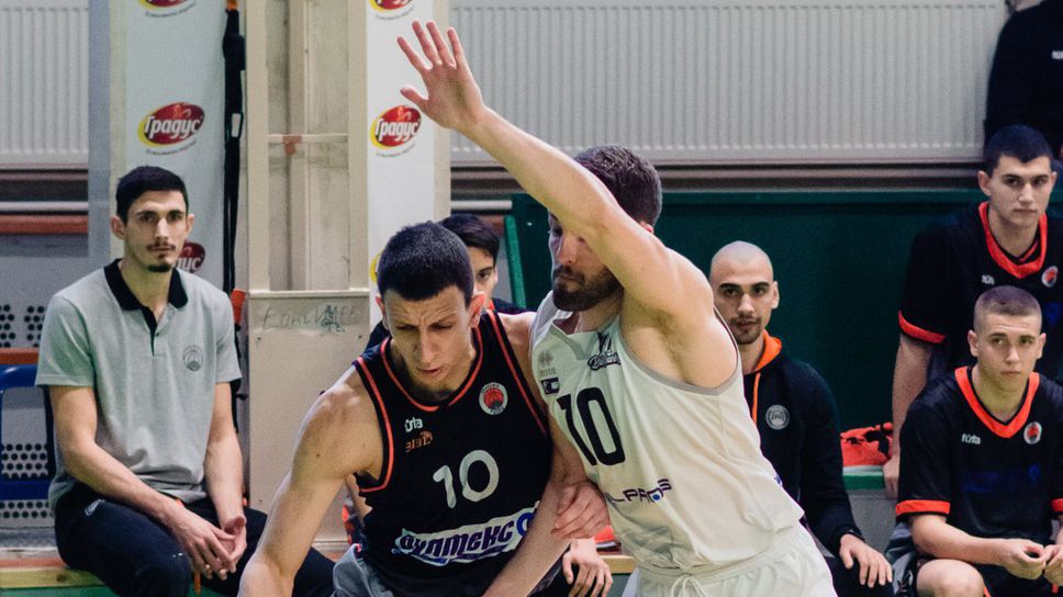 Черноморец и Академик подновяват съперничеството си на старта на сезона