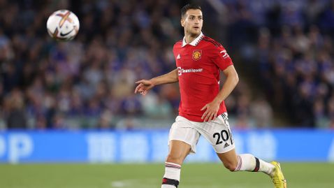  И Барса оглежда Диого Далот 