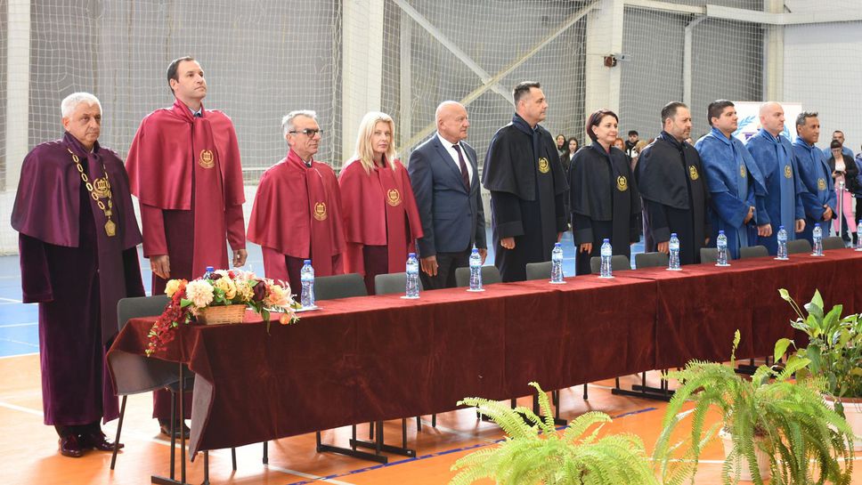 Емблематични спортисти се дипломираха в НСА