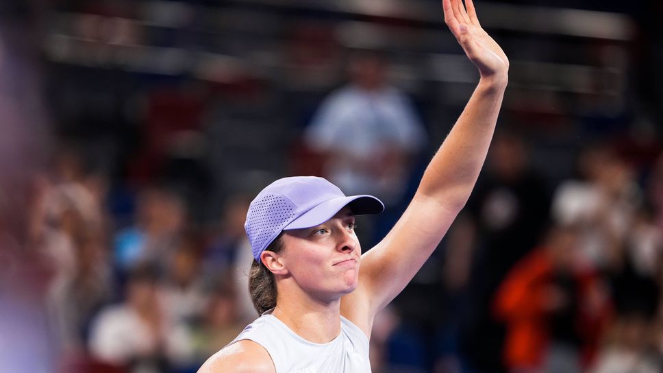 Швьонтек преодоля трудно препятствие в Ухан