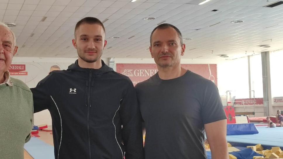 Клуб Левски-Спартак награди Даниел Трифонов за златния медал на прескок на Световната купа в Унгария