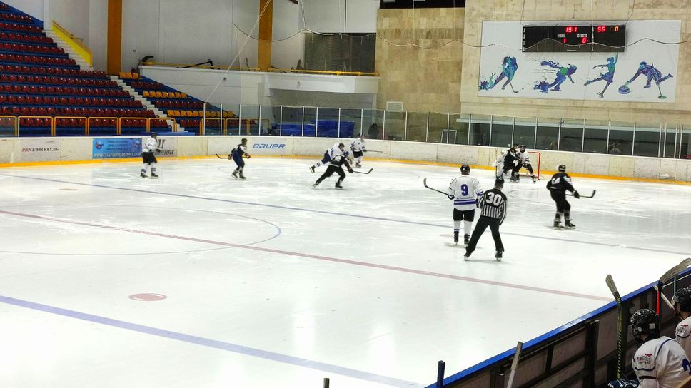 Спряха хокейните първенства в България за две седмици