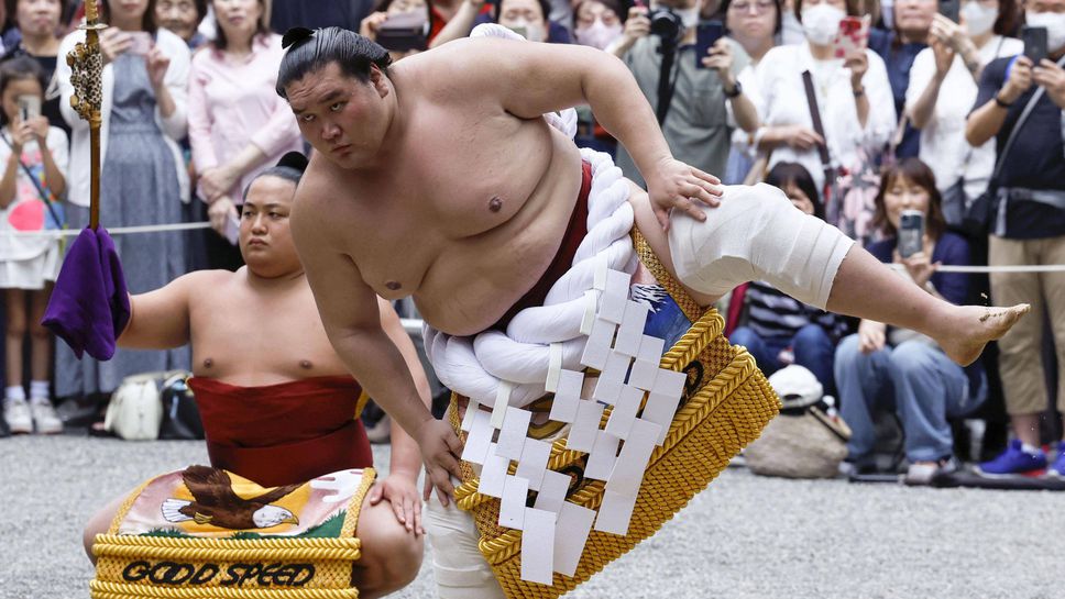 Болки в гърба отказаха йокодзуна Терунофуджи от турнира във  Фукуока