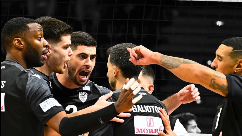 Отборът на ПАОК Солун в който играят българските волейболисти Николай