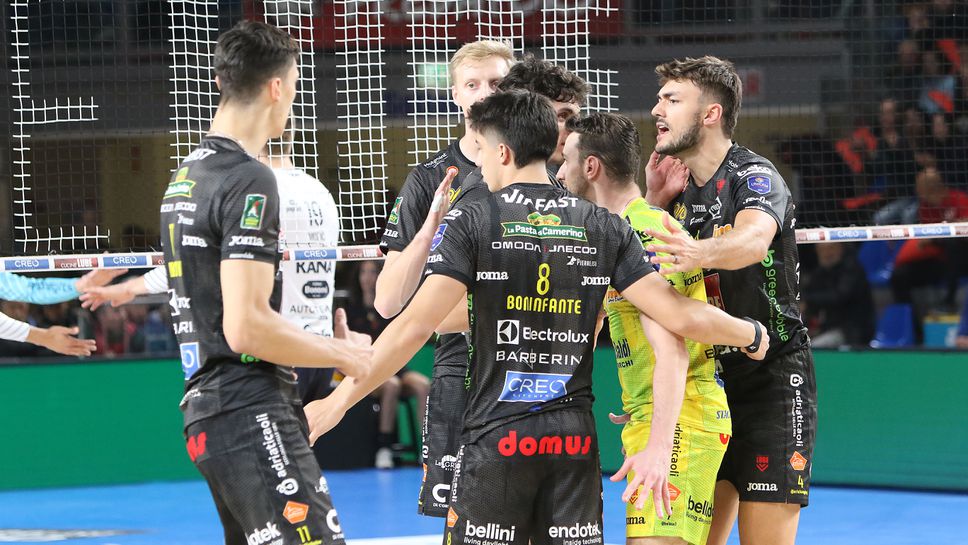 Националът Александър Николов и неговият Кучине Лубе Чивитанова постигнаха 3 а