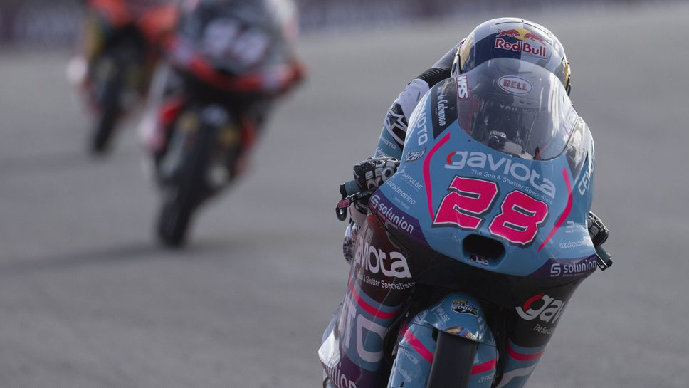 Куилес с трета победа за сезона в Moto3, сребърният медал ще се реши във Валенсия