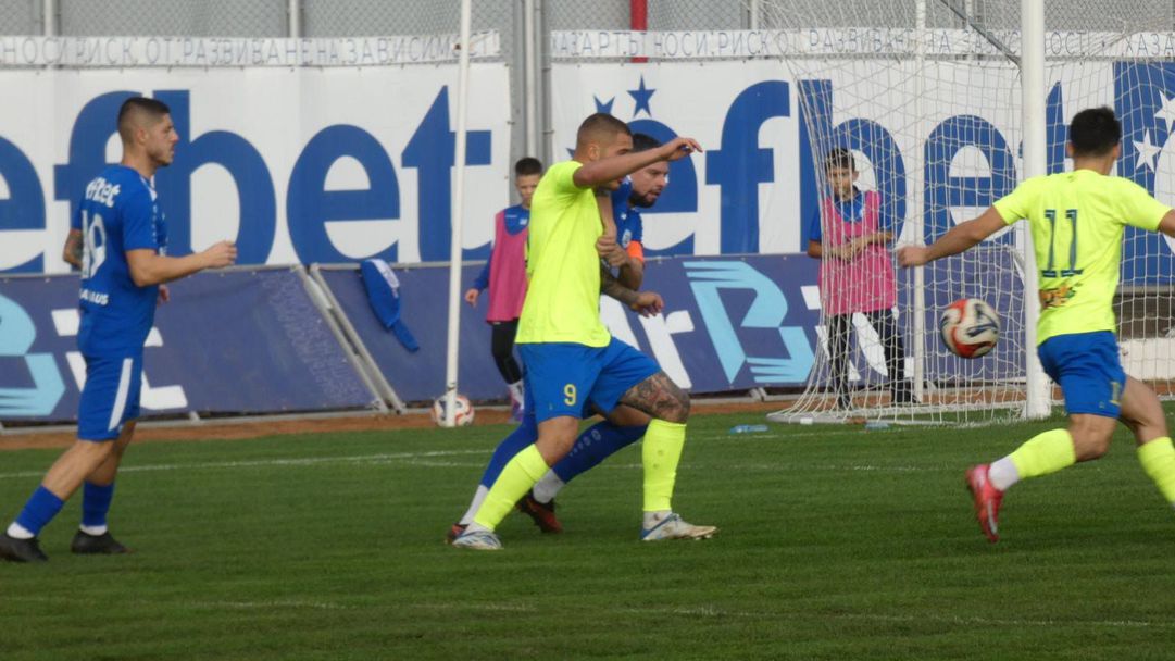 Несебър взе дербито с Марица (Пловдив) и се изкачи на върха