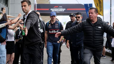 Верстапен с нов двигател, стартира от бокса