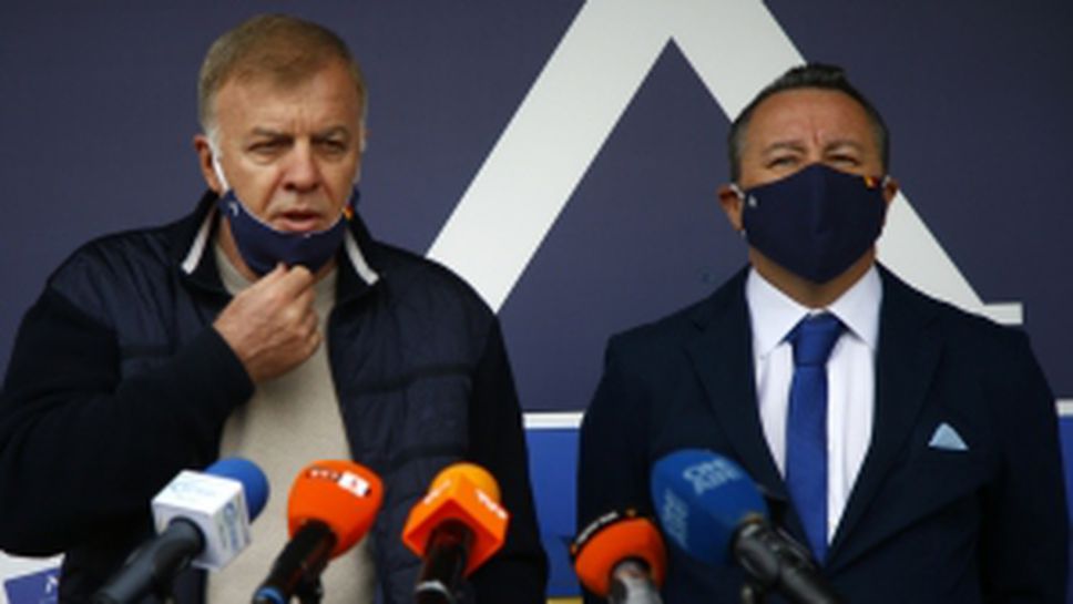 Наско Сираков представя новия треньор на Левски Славиша Стоянович в Левски