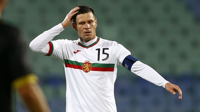 Българският капитан на Слован Братислава Васил Божиков игра цял мач