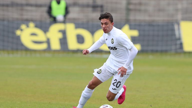  Левски договаря с Манчестър Сити за халф 