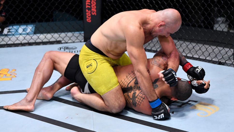 Глоувър Тейшейра победи Тиаго Сантос със събмишън на UFC Fight Night 182
