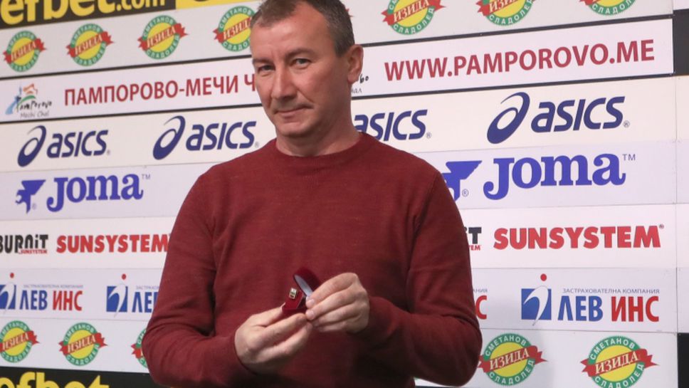 Наградиха бившия наставник на ЦСКА-София Стамен Белчев за треньор номер 1 на месец октомври