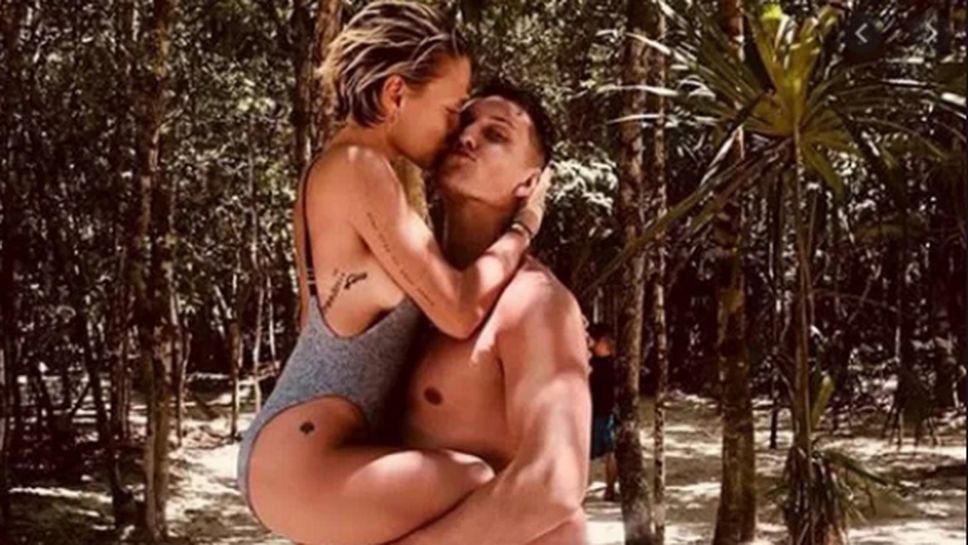 Вратар скъса с плейбойка