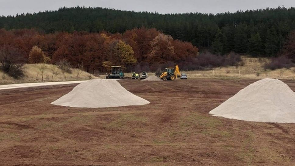 Започна изграждането на изкуствен терен на стадион "Металург"