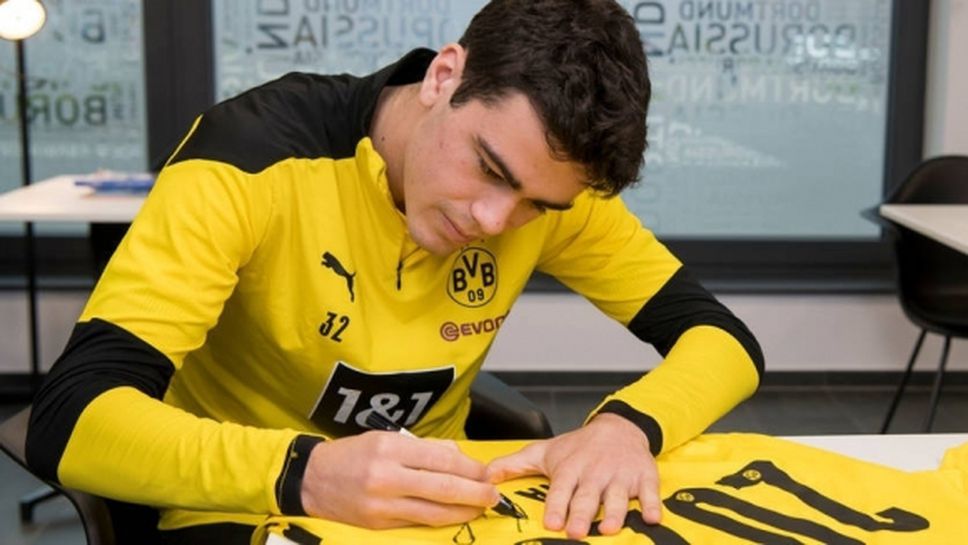 Една от младите звезди на Дортмунд преподписа с клуба за пет години