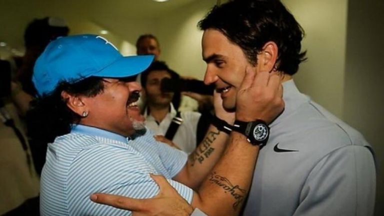 Марадона целуваше снимките на Федерер и почти се разплака, когато го срещна (видео)