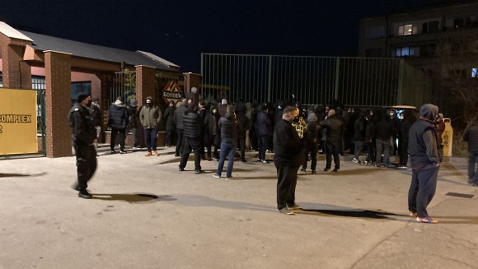 Полиция опази футболистите на Ботев (Пд) от бесните бултраси