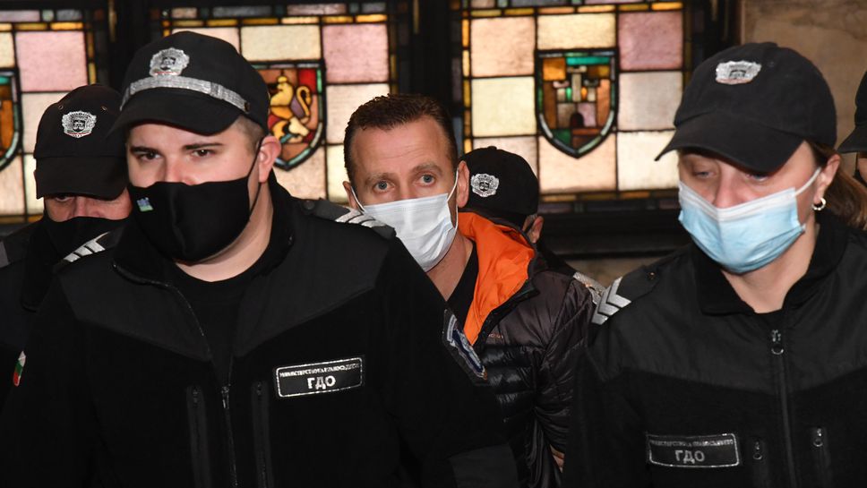 "Домашен арест" за футболния съдия, заподозрян, че е прибрал милионите за строежа на АМ "Хемус"