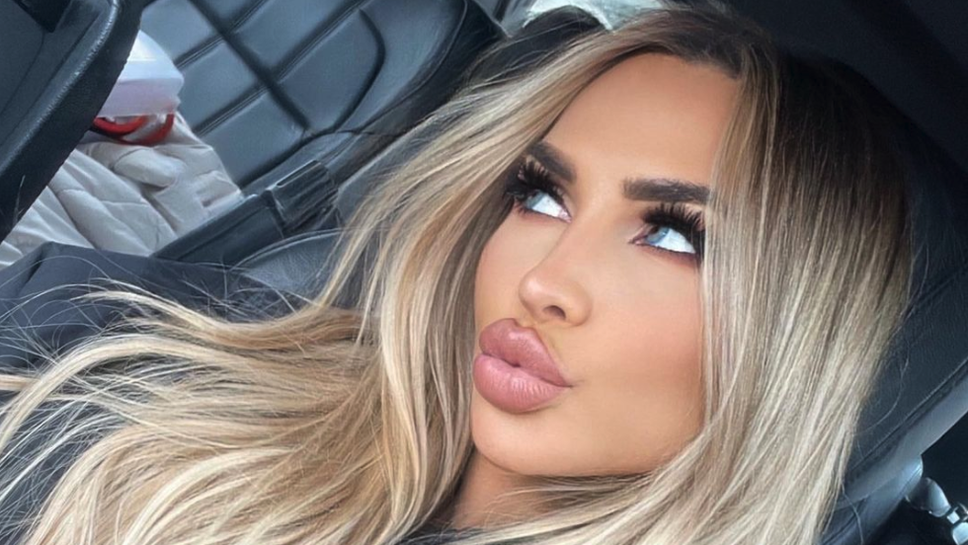 Фенка на Чикаго Булс лъсна чисто гола