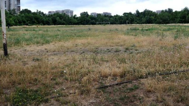 Изграждането на нов терен на стадион Пионер е включено в