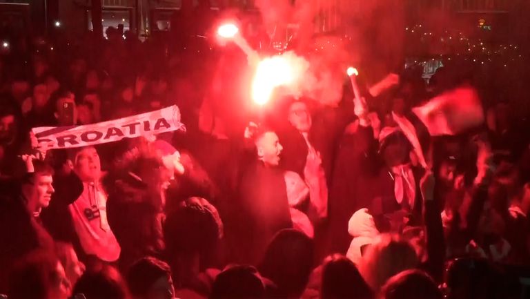 Лудост по площадите в Хърватия след победата над Бразилия