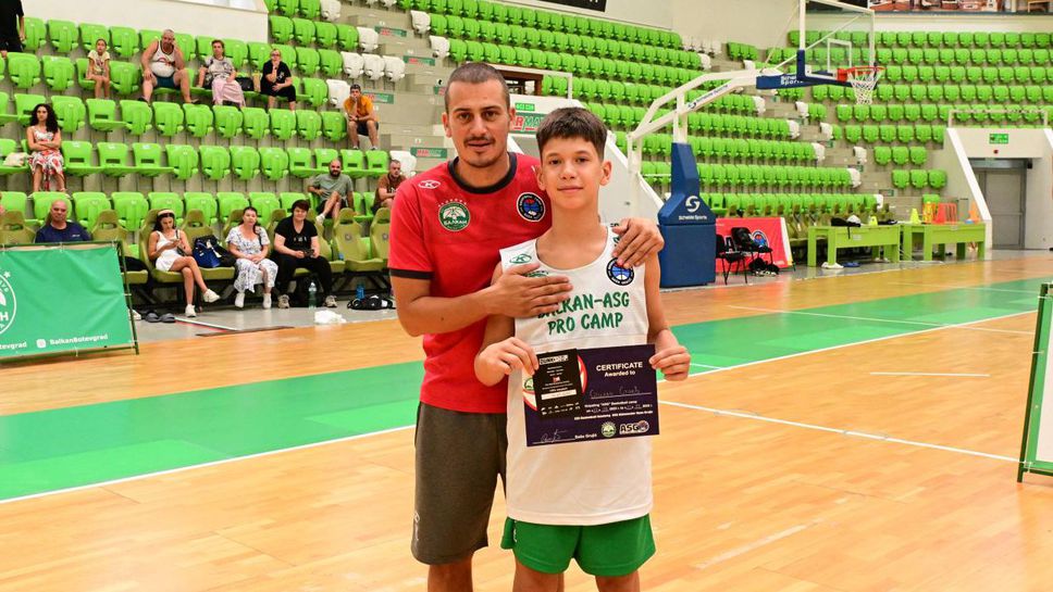 Стилиян Стоев e поредният играч който си тръгна от кампа