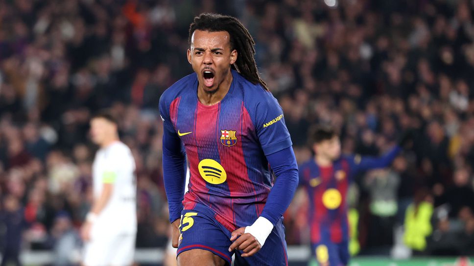 Защитникът на БарселонаЖул Кунде вкара и двата гола за победата