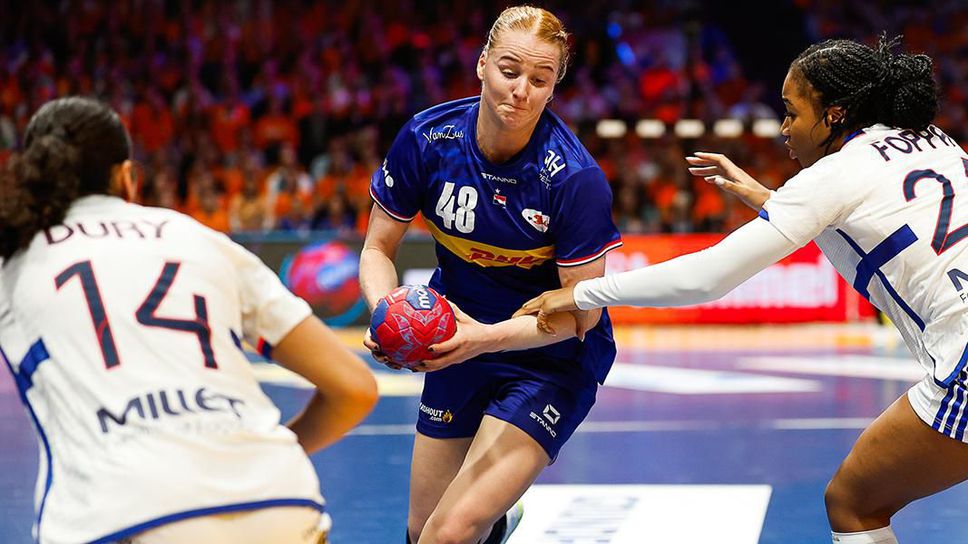 Нидерландия нанесе първа загуба на защитаващия титлата си Франция на