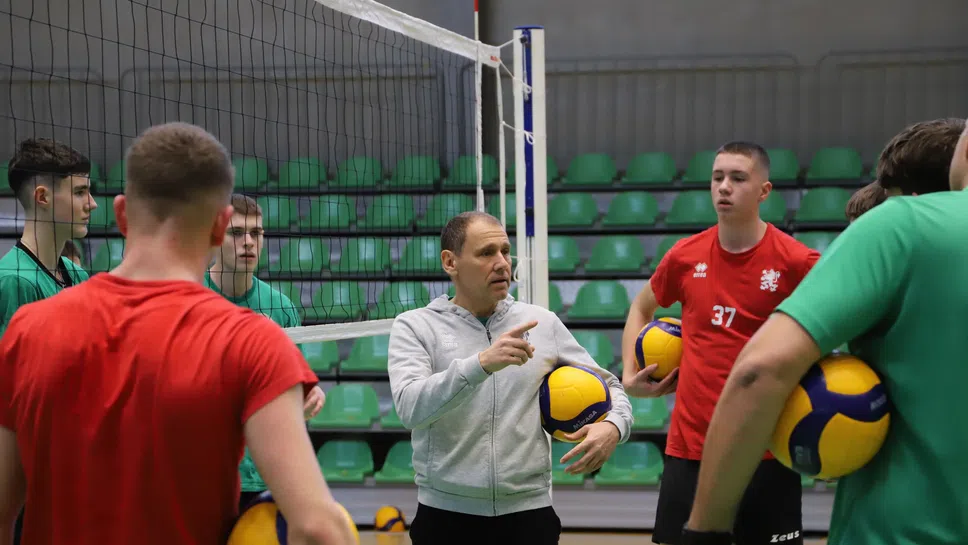 Пред националния отбор за мъже до 18 години стои важното