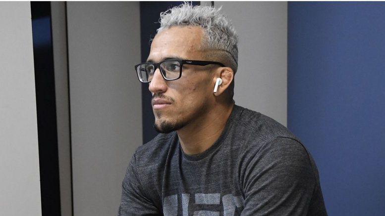 Чарлз Оливейра: Без очила виждам трима в клетката