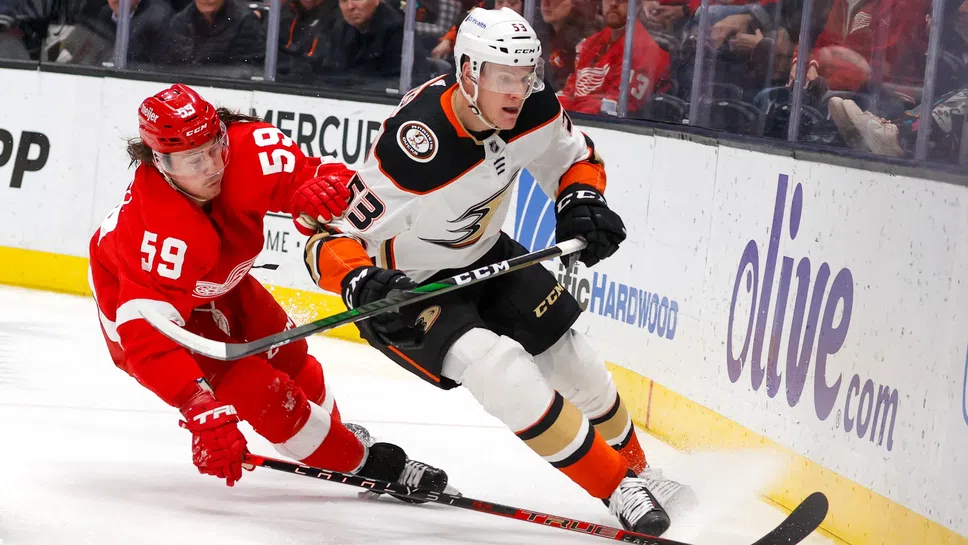 Анахайм спечели срещу Детройт с дузпи в отложен мач от НХЛ