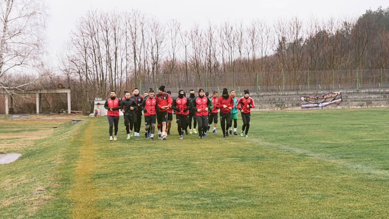 Третодивизионният ОФК Локомотив Мездра започна днес зимната си подготовка В