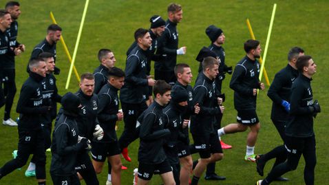  Локомотив (Пд) стартира подготовка с трима на проби 