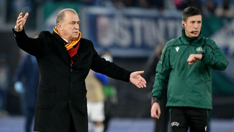  Фатих Терим се разделя с Галатасарай 