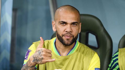  С отчет от 200 страници отбраната на Дани Алвеш още веднъж опитва да го извади от пандиза 